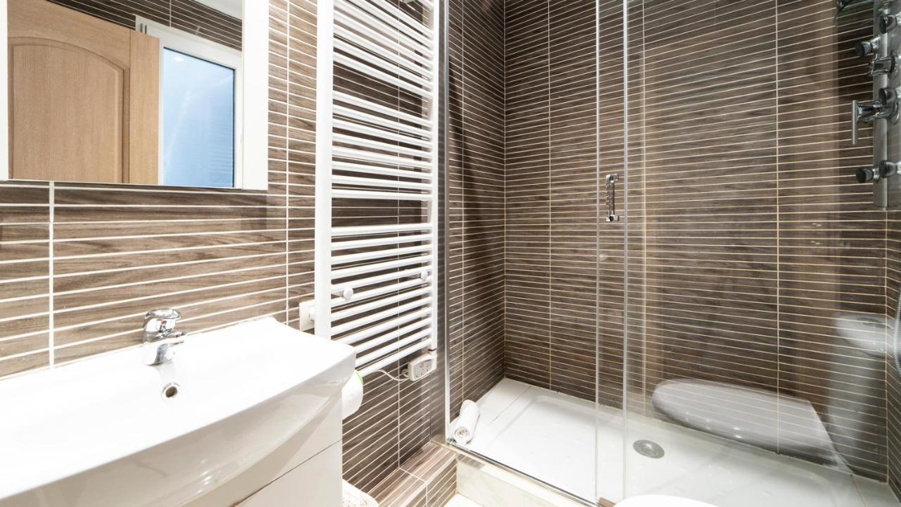 Concha Beach Apartment - Sshousing ซานเซบาสเตียน ภายนอก รูปภาพ